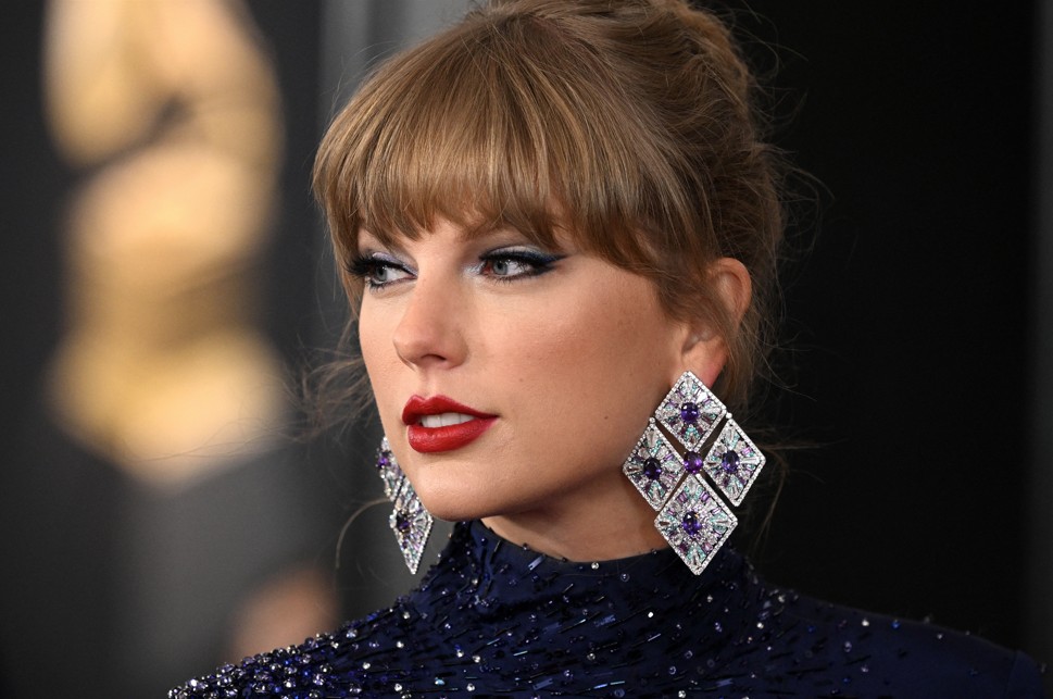 Taylor Swift Turns Baker, Gifts Friends Homemade Sourdough In LA