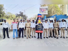 Safe drive : दारूच्या बाटलीने दिला 'ड्राईव्ह सेफ'चा संदेश, नेमकं काय घडलं?