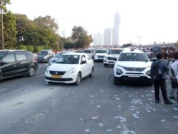 घंटों जाम के बाद खुला रास्ता, नोएडा-दिल्ली यातायात बहाल; दलित प्रेरणा स्थल पर जमे किसान घंटों जाम के बाद खुला रास्ता, नोएडा-दिल्ली यातायात बहाल; दलित प्रेरणा स्थल पर जमे किसान