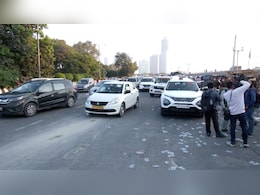 Cops Remove Barricades After Farmers Leave Protest Site On Noida Expressway Cops Remove Barricades After Farmers Leave Protest Site On Noida Expressway