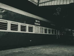 Mumbai Crime : Shocking! वांद्रे टर्मिनसवरील रेल्वेच्या रिकाम्या डब्यात महिलेचं लैंगिक शोषण Mumbai Crime : Shocking! वांद्रे टर्मिनसवरील रेल्वेच्या रिकाम्या डब्यात महिलेचं लैंगिक शोषण