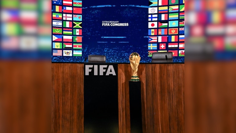 FIFA World Cup: तालियां बजाकर वोटिंग, सिर्फ एक विकल्प...इस तरह से सऊदी अरब को मिली 2034 वर्ल्ड कप की मेजबानी FIFA World Cup: तालियां बजाकर वोटिंग, सिर्फ एक विकल्प...इस तरह से सऊदी अरब को मिली 2034 वर्ल्ड कप की मेजबानी