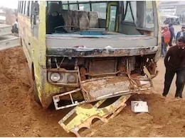 Chomu Road Accident: 30 बच्चों से भरी स्कूल बस निर्माणाधीन पुलिया में घुसी, हादसे में एक टीचर की हुई मौत Chomu Road Accident: 30 बच्चों से भरी स्कूल बस निर्माणाधीन पुलिया में घुसी, हादसे में एक टीचर की हुई मौत