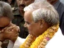 उन्होंने जोर से पीठ पर धौल जमा दी थी... PM मोदी आज भी नहीं भूलते अटल से मुलाकात का वह लम्हा