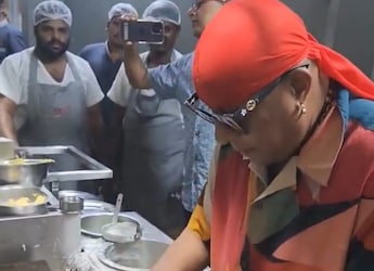 Watch: Drummer Sivamani Makes Music Out Of Dosa Station And Chutney Cups At Vidyarthi Bhavan Restaurant Watch: Drummer Sivamani Makes Music Out Of Dosa Station And Chutney Cups At Vidyarthi Bhavan Restaurant