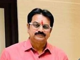 राजकारणात वारं फिरलं; हर्षवर्धन पाटलांनी घेतली देवेंद्र फडणवीस यांची भेट? राजकारणात वारं फिरलं; हर्षवर्धन पाटलांनी घेतली देवेंद्र फडणवीस यांची भेट?