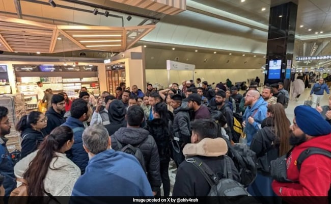 Indian Passengers Stuck At Kuwait Airport For 13 Hours 'Without Food, Help' Indian Passengers Stuck At Kuwait Airport For 13 Hours 'Without Food, Help'