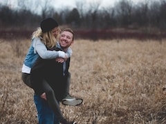 Benching To Love Bombing, 7 Online Dating Terms That Ruled 2024