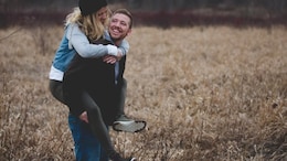 Benching To Love Bombing, 7 Online Dating Terms That Ruled 2024