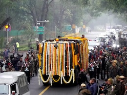 राजकीय सम्मान के साथ पूर्व पीएम मनमोहन सिंह का हुआ अंतिम संस्कार, पंचतत्व में हुए विलीन राजकीय सम्मान के साथ पूर्व पीएम मनमोहन सिंह का हुआ अंतिम संस्कार, पंचतत्व में हुए विलीन