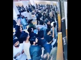 बिहार में BPSC पेपर लीक का आरोप, अब उम्मीदवारों के प्रश्न पत्र लूटने का Video आया सामने बिहार में BPSC पेपर लीक का आरोप, अब उम्मीदवारों के प्रश्न पत्र लूटने का Video आया सामने