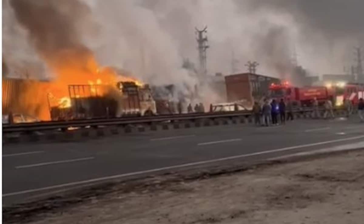 “Saw Blast, Jumped Out Of Car”: Man Narrowly Escapes Jaipur Fire That Killed 8 “Saw Blast, Jumped Out Of Car”: Man Narrowly Escapes Jaipur Fire That Killed 8