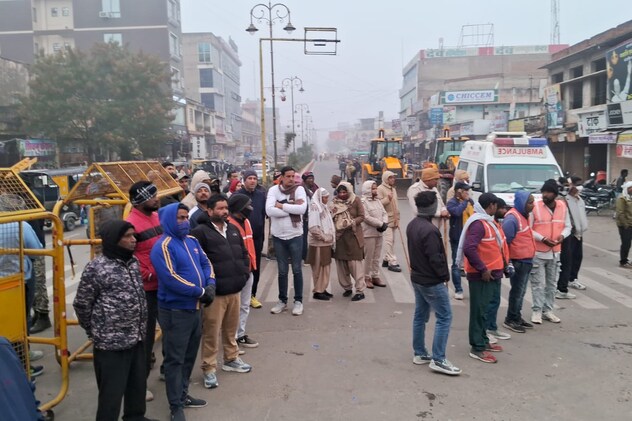 मुख्य मार्ग के रूप में इसकी अहमियत को देखते हुए अतिक्रमण हटाने की कई बार कोशिश की गई थी. मुख्य मार्ग के रूप में इसकी अहमियत को देखते हुए अतिक्रमण हटाने की कई बार कोशिश की गई थी.