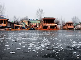 Dal Lake Freezes As Srinagar Temperature Drops To Minus 7 Dal Lake Freezes As Srinagar Temperature Drops To Minus 7