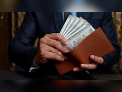 Rupee Ends 1 Paisa Down At 86.62 Against US Dollar
