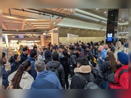 मुंबईहून इंग्लंडला जाणारे भारतीय प्रवासी कुवेतमध्ये अडकले, 13 तासापासून अन्न-पाण्यापासून वंचित मुंबईहून इंग्लंडला जाणारे भारतीय प्रवासी कुवेतमध्ये अडकले, 13 तासापासून अन्न-पाण्यापासून वंचित