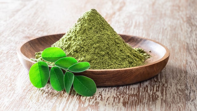 Packed with calcium, magnesium, and phosphorus, moringa powder supports bone density