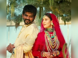 <i>Naanum Rowdy Dhaan</i> Director Vignesh Shivan Deletes X Account Amid Nayanthara-Dhanush Feud