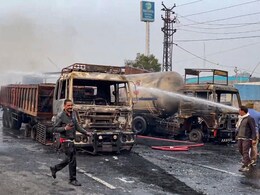 जयपुर में गैस टैंकर में ब्लास्ट से लगी भीषण आग, 8 की मौत; धू-धू कर जल गईं दर्जनों गाड़ियां जयपुर में गैस टैंकर में ब्लास्ट से लगी भीषण आग, 8 की मौत; धू-धू कर जल गईं दर्जनों गाड़ियां