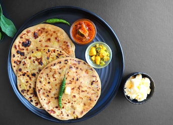 Can't Get Enough Of Parathas? This Paneer Thecha Paratha Will Have You Hooked Can't Get Enough Of Parathas? This Paneer Thecha Paratha Will Have You Hooked