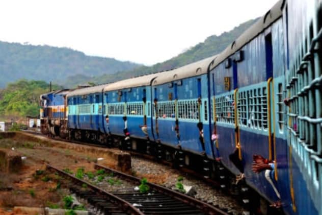 उदयपुर से रोजाना चलने वाली ट्रेनों में तो वेटिंग 100 पार कर चुकी है. उदयपुर से रोजाना चलने वाली ट्रेनों में तो वेटिंग 100 पार कर चुकी है.