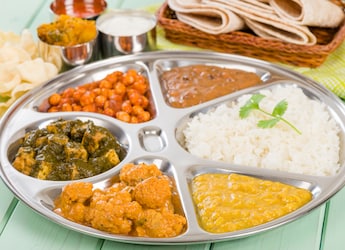 Report Suggests Home-Cooked Meals Became Costlier In Dec Due To Rising Tomato, Potato Prices Report Suggests Home-Cooked Meals Became Costlier In Dec Due To Rising Tomato, Potato Prices