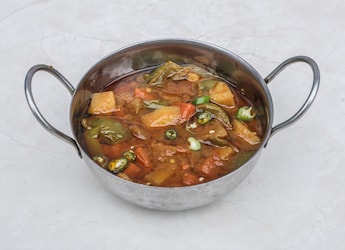 Put Too Much Oil In Your Sabzi? No Problem! This Viral Hack Will Save Your Meal Put Too Much Oil In Your Sabzi? No Problem! This Viral Hack Will Save Your Meal