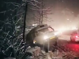 Video: Man Jumps Out As Truck Skids On Icy Road In Manali, Falls Into Valley Video: Man Jumps Out As Truck Skids On Icy Road In Manali, Falls Into Valley