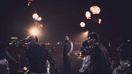 Karan Johar Goes <i>Tauba Tauba</i> For 'Showman' Karan Aujla At Mumbai Concert