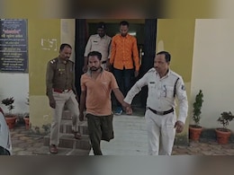 CG News : शिक्षक छात्राओं से करता था गंदी हरकत, परिजनों की शिकायत पर पुलिस ने किया गिरफ्तार CG News : शिक्षक छात्राओं से करता था गंदी हरकत, परिजनों की शिकायत पर पुलिस ने किया गिरफ्तार