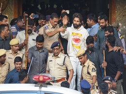 दोपहर में गिरफ्तारी, शाम को जेल, एक घंटे में बेल... फिर भी अल्लू अर्जुन को जेल में काटनी होगी रात दोपहर में गिरफ्तारी, शाम को जेल, एक घंटे में बेल... फिर भी अल्लू अर्जुन को जेल में काटनी होगी रात