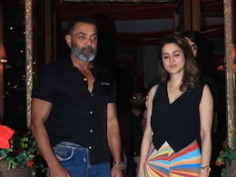 बॉबी देओल के बेटे आर्यमन के मूछों वाले लुक ने खींचा फैंस का ध्यान, मम्मी-पापा के साथ वीडियो देख लोगों को आई धर्मेंद्र की याद बॉबी देओल के बेटे आर्यमन के मूछों वाले लुक ने खींचा फैंस का ध्यान, मम्मी-पापा के साथ वीडियो देख लोगों को आई धर्मेंद्र की याद