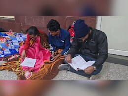 यूपी में कड़ी सुरक्षा में हो रहा PCS प्री एग्जाम, रात में खुले आसमान ठिठुरते दिखे परीक्षार्थी