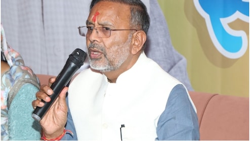 आधी रात स्कूल पहुंचे मंत्री नागर, 4 करोड़ के स्कूल में मिट्टी से बनी छत; छत खुदवाई तो खुली पोल