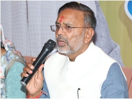 आधी रात स्कूल पहुंचे मंत्री नागर, 4 करोड़ के स्कूल में मिट्टी से बनी छत; छत खुदवाई तो खुली पोल आधी रात स्कूल पहुंचे मंत्री नागर, 4 करोड़ के स्कूल में मिट्टी से बनी छत; छत खुदवाई तो खुली पोल