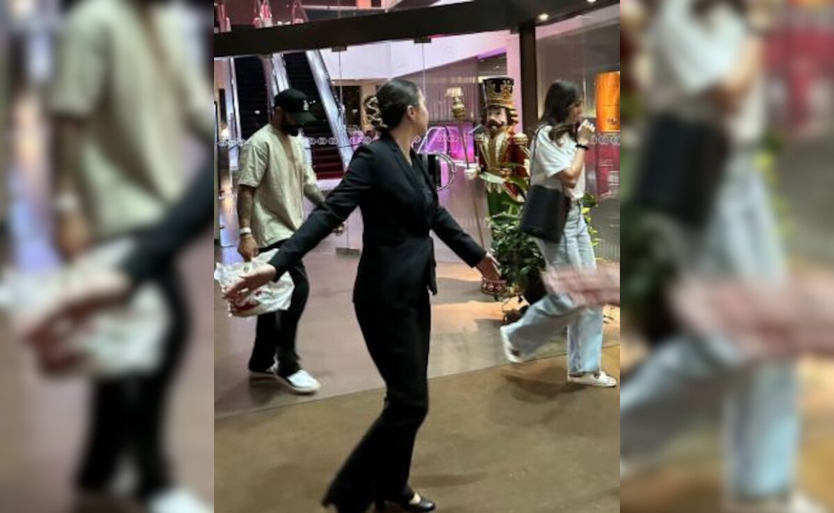 Anushka Sharma And Virat Kohli Celebrate 7th Wedding Anniversary In Australia, Avoid Cameras Anushka Sharma And Virat Kohli Celebrate 7th Wedding Anniversary In Australia, Avoid Cameras