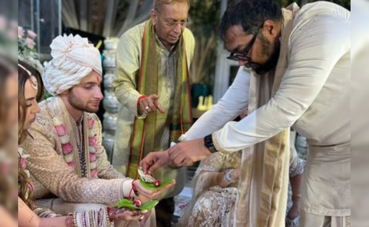 Anurag Kashyap Shares Pics From Daughter Aaliyah Kashyap's Wedding: "<i>Ye Bhi Gayi</i>"