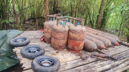 Anti Naxal Operation: संदूके, सोलर प्लेट, फोल्डेबल चेयर... अबूझमाड़ में सुरक्षा बलों को क्या कुछ मिला देखिए यहां