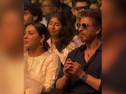Shah Rukh Khan, With Gauri And Suhana By His Side, Cheers For Son AbRam At His School Function Shah Rukh Khan, With Gauri And Suhana By His Side, Cheers For Son AbRam At His School Function