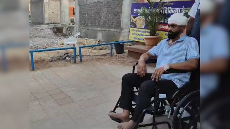 Teachers Attacked: स्कूली छात्र ने अपने ही शिक्षकों को चाकुओं से गोंदा, हैरान करने वाली वजह आई सामने