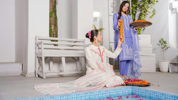 Best Deals On Women's Ethnic Wear From Amazon