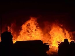 सूरत में बड़ा हादसा, स्टील प्लांट में आग लगने से 4 श्रमिकों की मौत सूरत में बड़ा हादसा, स्टील प्लांट में आग लगने से 4 श्रमिकों की मौत
