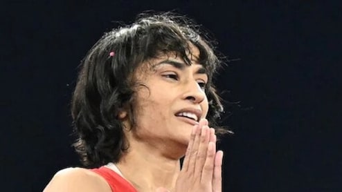 राजनीति से फिर दंगल में: विनेश ने बेटे के साथ किया LA2028 के लिए वापसी का एलान