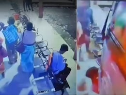 मौत को छूकर टक से वापस आ गया..बस स्टैंड की बैंच पर बैठे शख्स की छाती पर चढ़ी बस, देख लोगों की निकल गईं चीखें मौत को छूकर टक से वापस आ गया..बस स्टैंड की बैंच पर बैठे शख्स की छाती पर चढ़ी बस, देख लोगों की निकल गईं चीखें