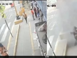 अचानक हुए धमाके के साथ सड़क पर हुए गड्ढे में गिरी महिला, सिर पर गिरा मेटल का भारी ढक्कन, मिलिट्री मैन की फुर्ती से बची जान अचानक हुए धमाके के साथ सड़क पर हुए गड्ढे में गिरी महिला, सिर पर गिरा मेटल का भारी ढक्कन, मिलिट्री मैन की फुर्ती से बची जान
