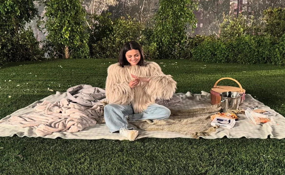 Selena Gomez Engagement : करोड़ों का टूटा दिल... सेलेना ने बेनी से की सगाई, शेयर की रिंग की Pics