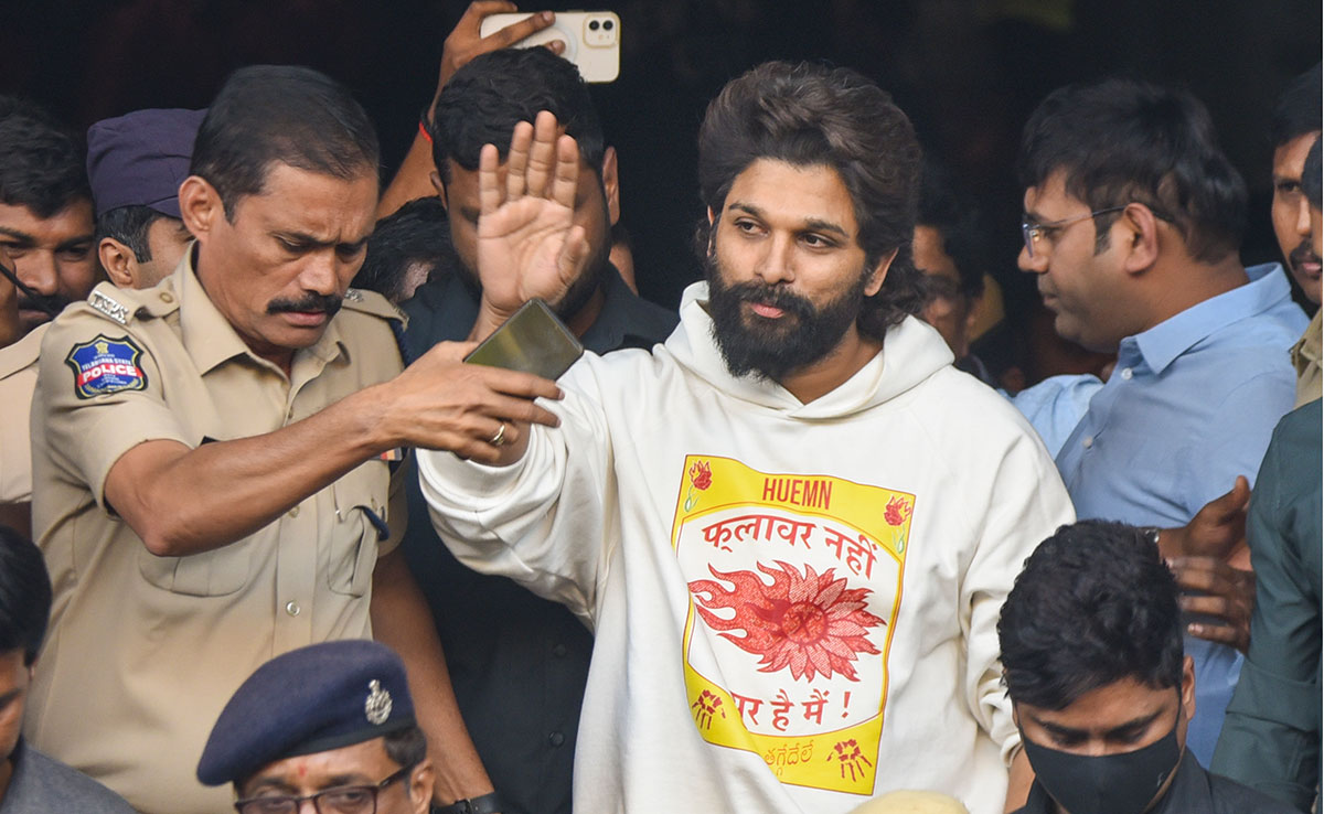 जमानत के बाद भी जेल में कटी रात, सुबह-सुबह हुई रिहाई, देखिए जरा कैसे 'पुष्पा' स्टाइल में 20 घंटे बाद कैसे घर लौटे अल्‍लू अर्जुन