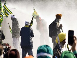 अगले जत्थे में महिला किसान, 16 दिसंबर को ट्रैक्टर मार्च... दिल्ली कूच रोकने के बाद पंढेर का ऐलान अगले जत्थे में महिला किसान, 16 दिसंबर को ट्रैक्टर मार्च... दिल्ली कूच रोकने के बाद पंढेर का ऐलान