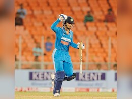 Smriti Mandhana: ताबड़तोड़ बल्लेबाजी के बीच स्मृति मंधाना ने रच दिया इतिहास, सुनहरे अक्षरों में दर्ज हुआ नाम