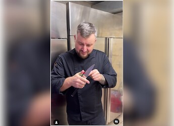 Struggling To Chop Tiny Veggies? Chef's Chilli-Chopping Hack Has Internet Talking Struggling To Chop Tiny Veggies? Chef's Chilli-Chopping Hack Has Internet Talking